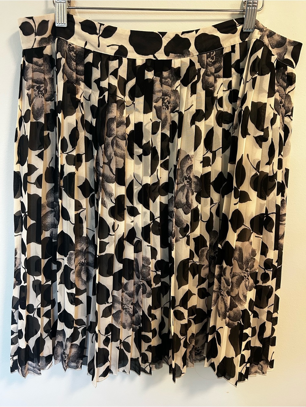 Planet Black Cream Floral Pleated Chiffon UK 14 CAN 12